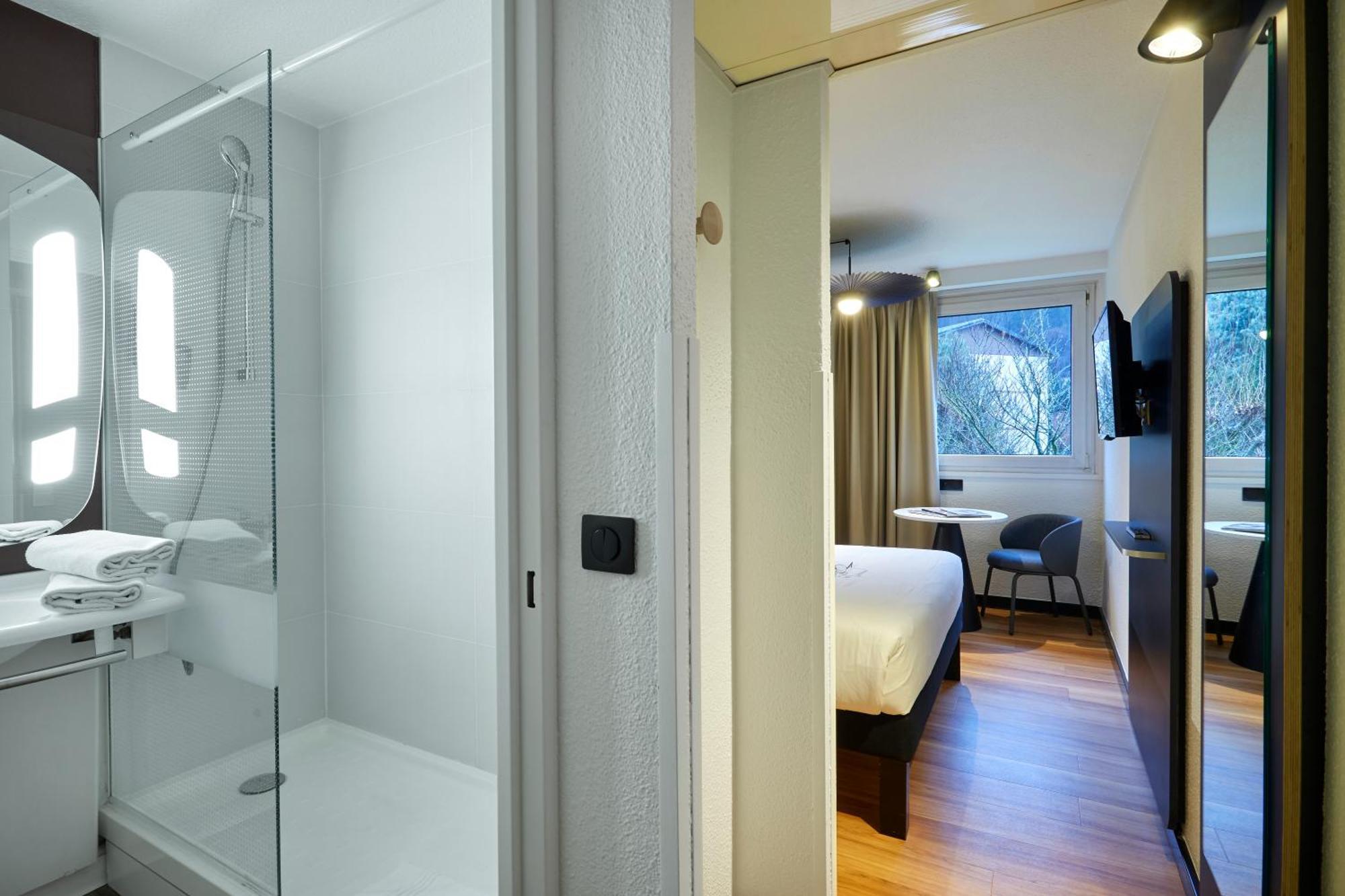 Two side by side double rooms - non communicating,1642333258:JPEG